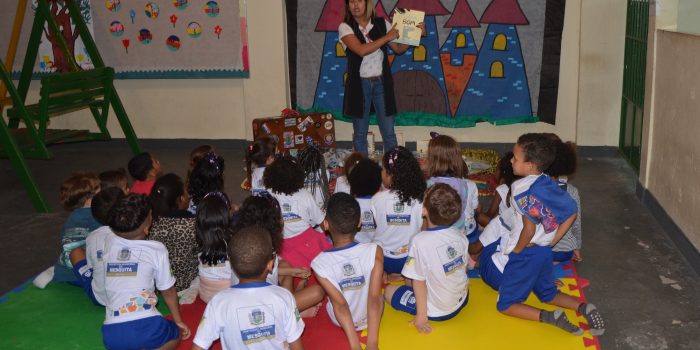 Creche e Educação Infantil de Mesquita recebem projeto de contação de histórias
