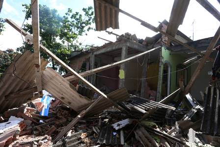 Três vítimas de explosão em casa em São Gonçalo estão em estado gravíssimo