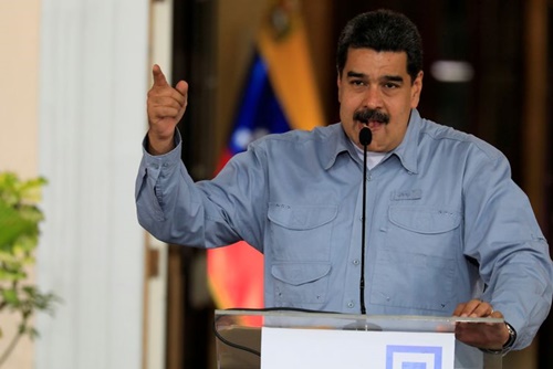 Peru proíbe entrada no país de Maduro e integrantes do governo
