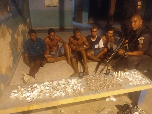 Traficantes presos com  drogas na Chatuba