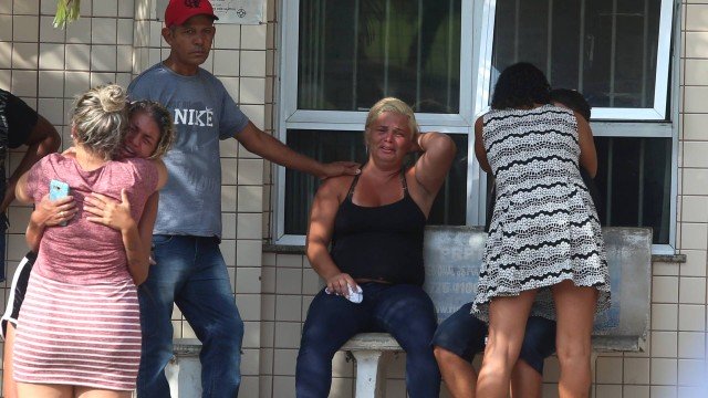 Parentes de mortos durante chacina em São Gonçalo e Itaboraí dizem que vítimas eram inocentes