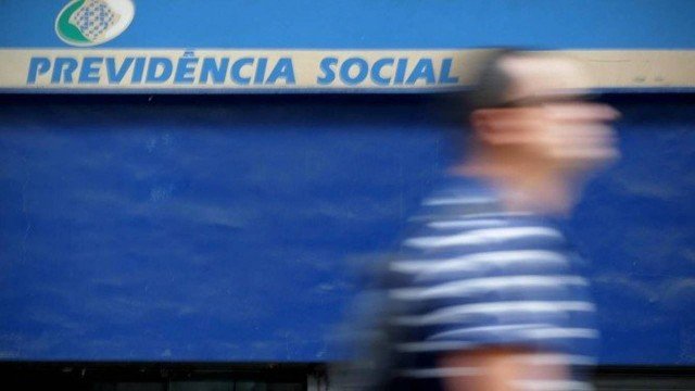Brasileiros passam a ter de trabalhar mais para receber aposentadoria integral