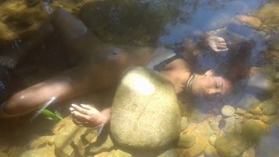 Mulher morta e boiando nua em cachoeira do Rio D’Ouro
