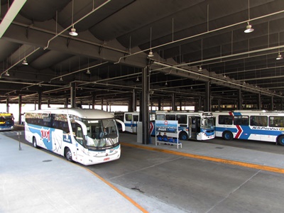 Terminais da Baixada com ônibus  extras para as viagens de carnaval