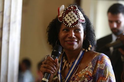 Rainha de etnia bantu encontra  descendentes de africanos no Rio
