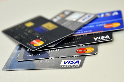 Juros do cheque especial e do cartão de crédito sobem em fevereiro