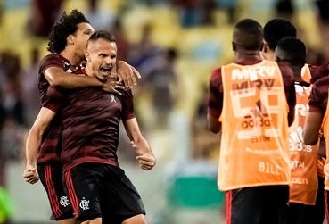 Renê negocia com o Flamengo a renovação de seu contrato