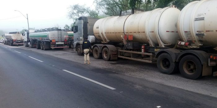 PRF apreende cinco carretas-tanque que transportavam etanol ilegalmente
