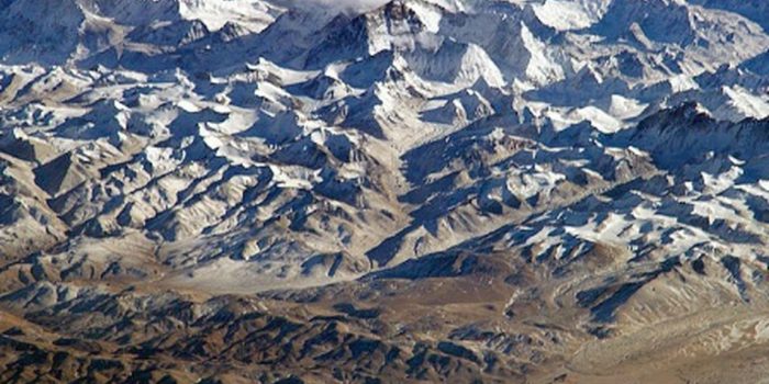 Nepal recupera 4 corpos e retira 11 toneladas de lixo no Everest