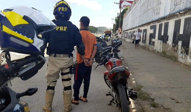 Homem é preso pilotando moto roubada em Nova Iguaçu