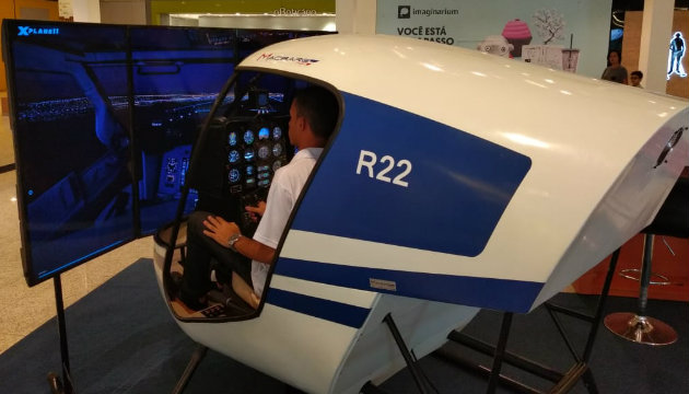 Simulador de voo de Helicóptero R 22 Pro no Top Shopping