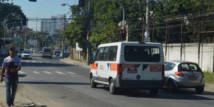 Avanço de sinal continua na   Estrada de  Madureira