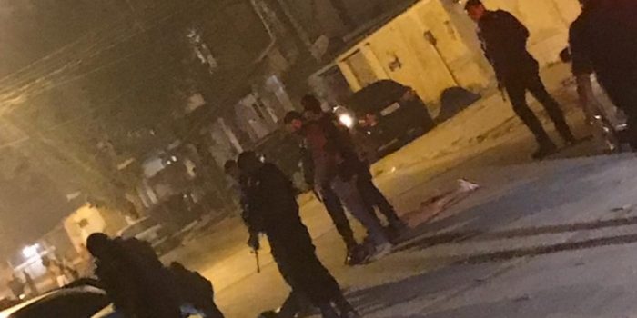 Dois criminosos são baleados durante confronto com a PM em avenida na Baixada