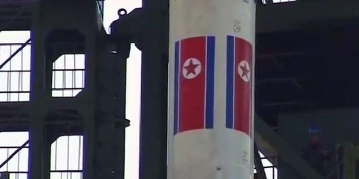 Coreia do Norte volta a lançar mísseis