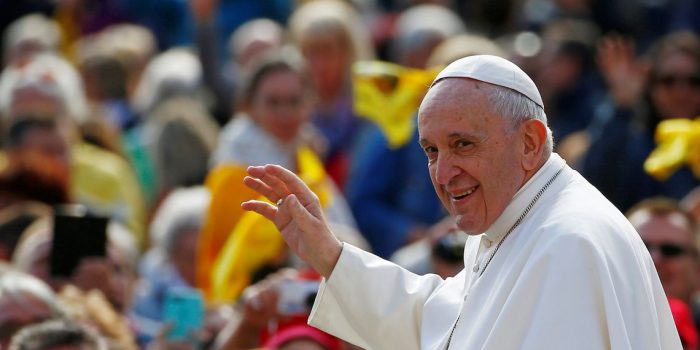 Papa diz que os migrantes são o símbolo de todos os descartados da sociedade