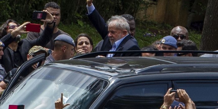Justiça aceita pedido da defesa e autoriza transferência de Lula para São Paulo
