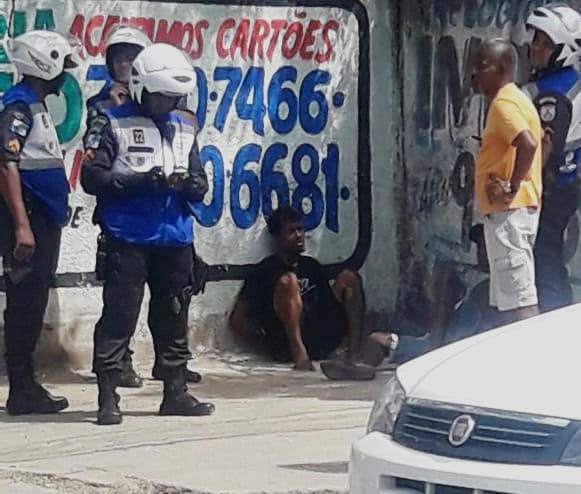 agentes da Segurança Presente prende homens acusados de praticar roubos em Nova Iguaç