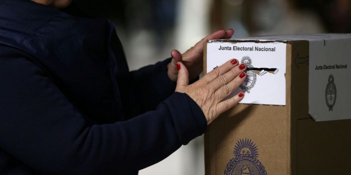 Oposição obtém 47% dos votos e vence eleições primárias na Argentina
