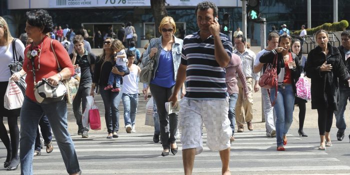 Taxa de desemprego no Brasil cai para 11,8% em julho