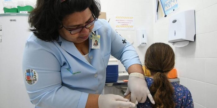 Sarampo: estados recebem doses extras da vacina tríplice viral