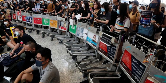 Polícia de Hong Kong autoriza manifestação, mas proíbe marcha