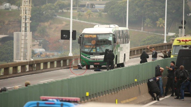 ‘A PM é preparada para preservar vidas’, diz Witzel após sequestro de ônibus