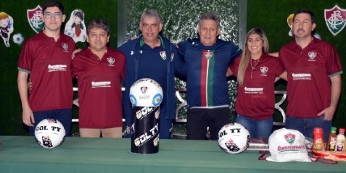 Fluminense inaugura escolinha de futebol no Paraguai com a presença de Romerito