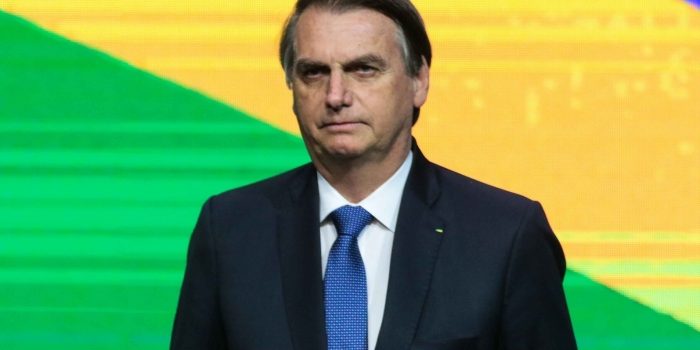 Bolsonaro desrespeita lista tríplice e escolhe Augusto Aras para PGR