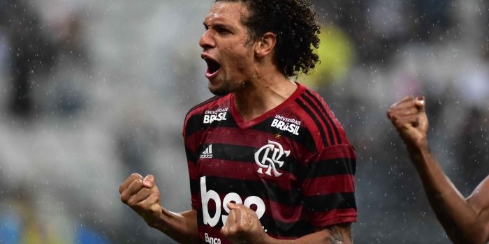 Ex-dirigente do Flamengo rasga elogios a Willian Arão: ‘É jogador de Europa’