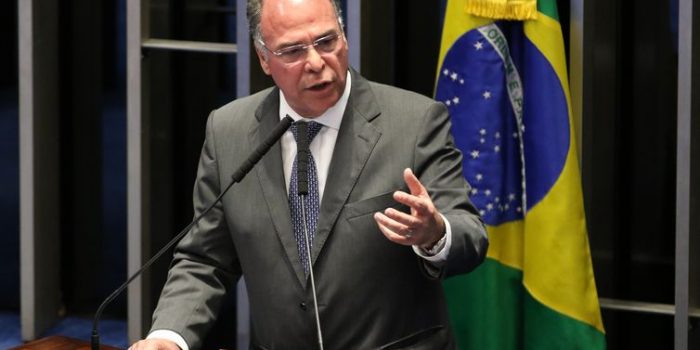 Bezerra põe o cargo de líder do governo no Senado à disposição