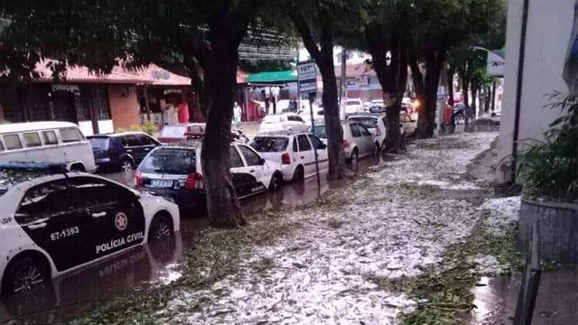 Chuva de granizo causa transtornos em Paraíba do Sul