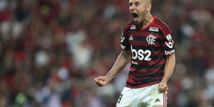 Flamengo leva punição da Conmebol por uso indevido de escudo na camisa