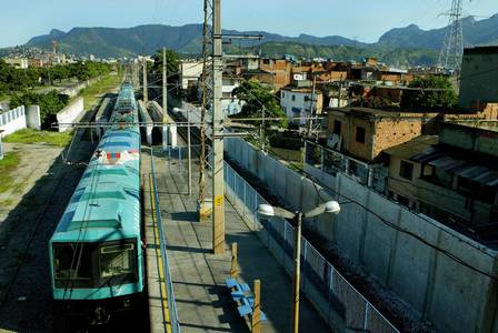 Trem de passageiros é sequestrado por traficantes na Zona Norte do Rio