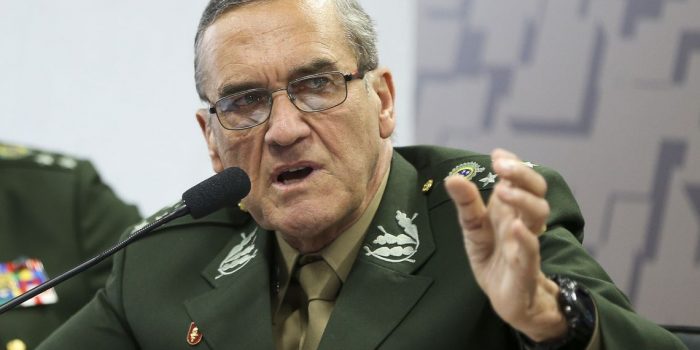 General Eduardo Villas Bôas é internado para fazer broncoscopia