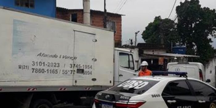 Light e Policia Civil encontram desvio de energia em fábrica de gelo de Nova Iguaçu