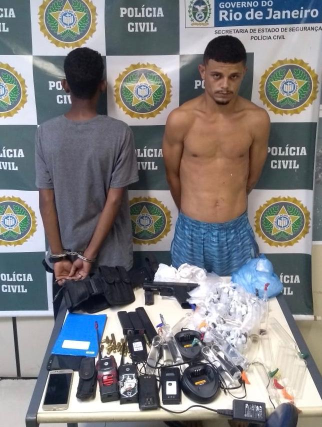 Operação Conjunta da Policia Civil Prende Quatro,Homens apreende Drogas Armas e carro roubado em  Itaguaí