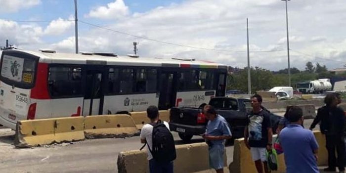 Acidente envolvendo três ônibus na Avenida Brasil deixa 26 feridos, um em estado grave