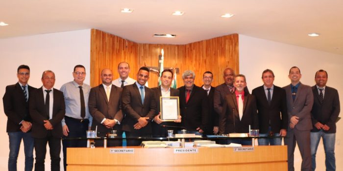 Câmara de Vereadores de Três Rios homenageia prefeito André Português