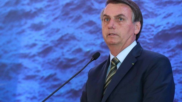 Bolsonaro diz que vai ajudar Crivella a pagar 13º de servidores ‘se for possível e legal’