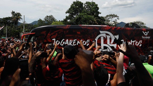 Flamengo é abraçado por ‘AeroFla’ antes de embarque para o Mundial de Clubes