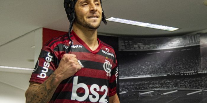 Com receio de saída para o exterior, Flamengo busca novo vínculo com Rafinha