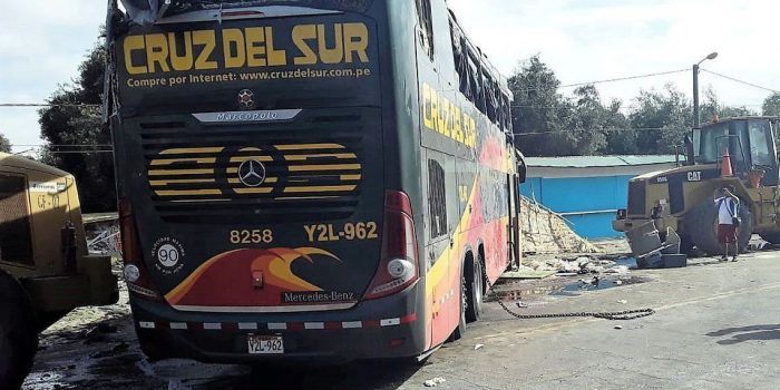 Acidente com ônibus mata 16 pessoas no Peru