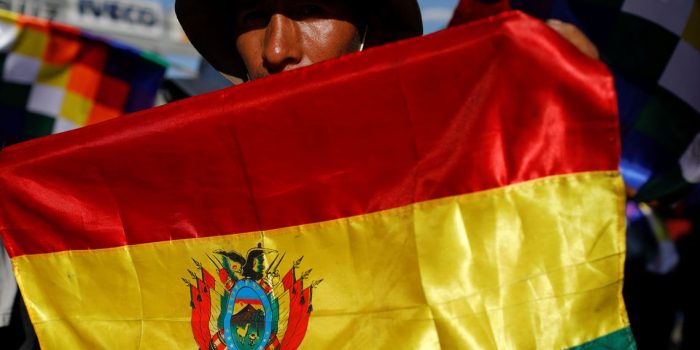 Bolívia: após anunciar candidatura, Áñez pede a renúncia de ministros