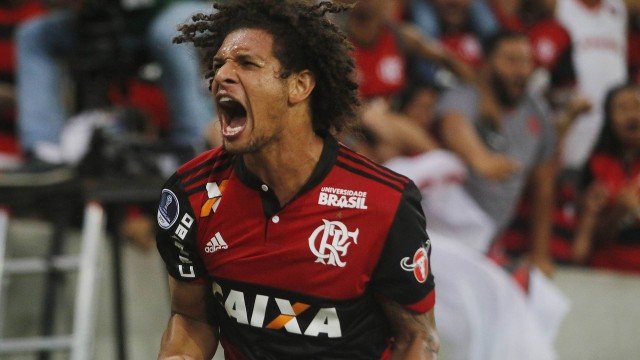 Flamengo anuncia renovação de William Arão até 2023