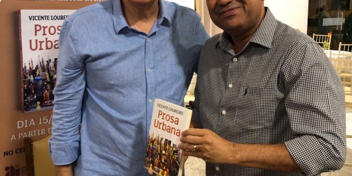 Prosa e política em lançamento de livro em Nova Iguaçu