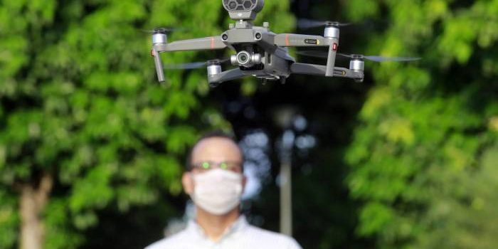 drone contra aglomerações pede que cariocas ‘respeitem o distanciamento social’