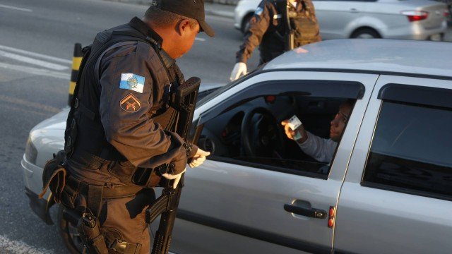 Roubos de rua despencam no Rio, mas homicídios crescem em março