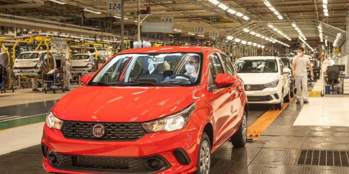FCA retoma produção de automóveis no Brasil após adoção de medidas de padrão mundial em sanitização