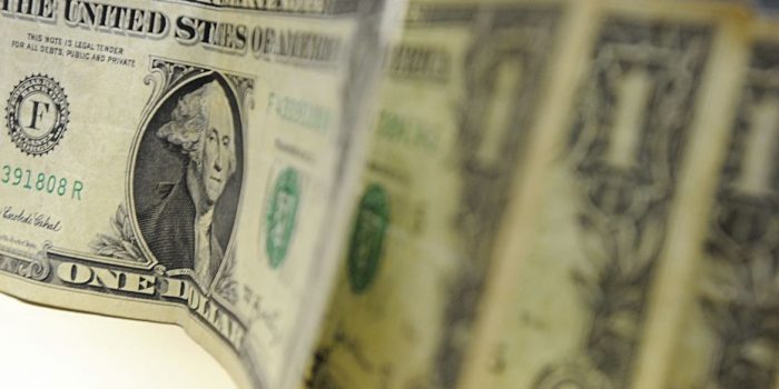 Dólar volta a ultrapassar R$ 5,50 em dia de nervosismo no mercado