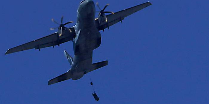 Soldado Paraquedista fica preso em aeronave, cai e morre no Rio